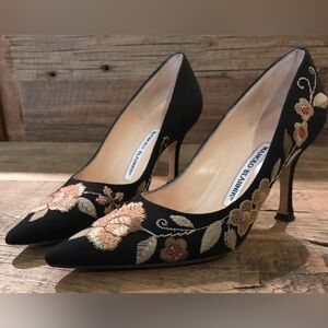 Manolo Blahnik 5.5 Black Fabric Floral Heels